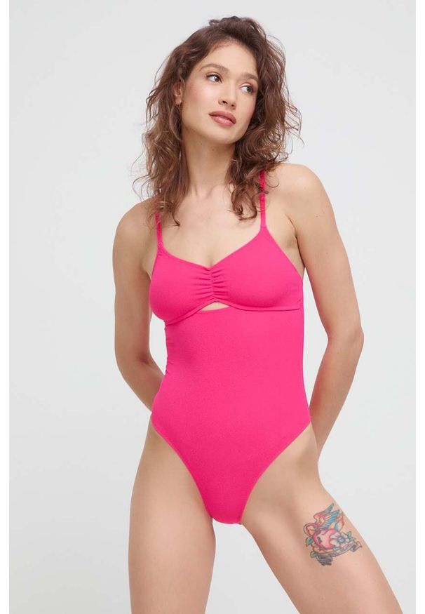United Colors of Benetton jednoczęściowy strój kąpielowy kolor różowy miękka miseczka. Kolor: różowy. Materiał: materiał