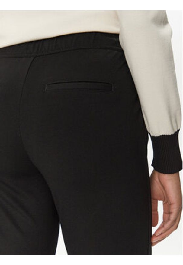 Olsen Spodnie materiałowe 14002255 Czarny Regular Fit. Kolor: czarny. Materiał: wiskoza