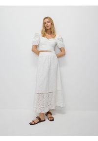 Reserved - Ażurowa spódnica maxi - biały. Kolor: biały. Materiał: bawełna, tkanina. Wzór: ażurowy