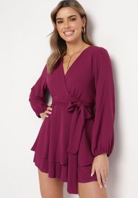 Born2be - Fioletowa Kopertowa Sukienka Kombinezon Mini z Falbanką Bomina. Typ kołnierza: kołnierz z falbankami. Kolor: fioletowy. Materiał: materiał. Typ sukienki: kopertowe. Długość: mini #4