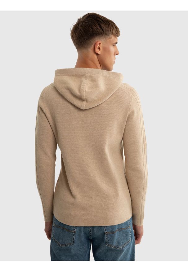 Big-Star - Sweter męski z kapturem beżowy Hoods 800. Typ kołnierza: kaptur. Kolor: beżowy. Materiał: jeans, dzianina. Wzór: kolorowy, aplikacja, prążki. Styl: klasyczny, sportowy