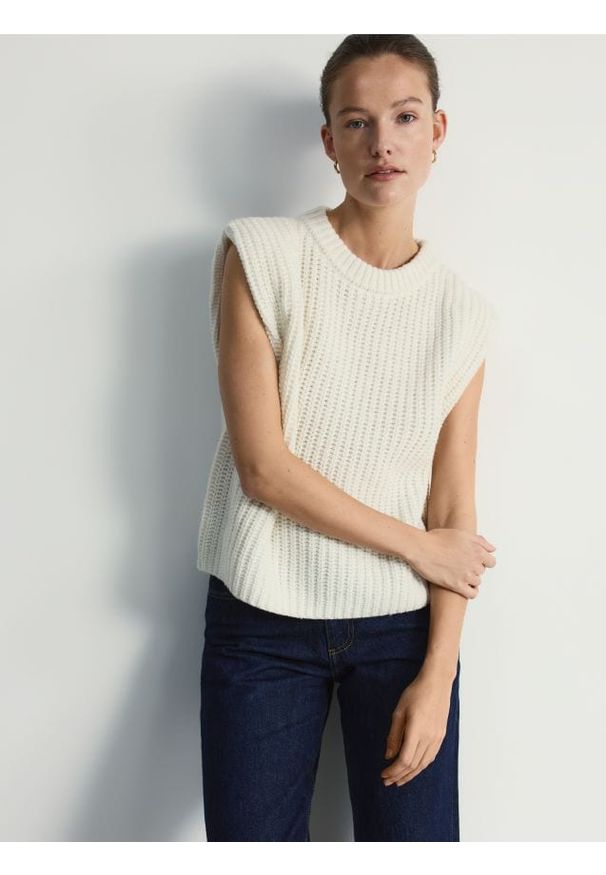 Reserved - Dzianinowa kamizelka z wełną - kremowy. Kolor: kremowy. Materiał: wełna, dzianina