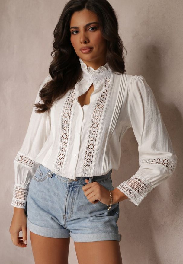 Renee - Biała Koszula ze Stójką i Koronką Phaeninca. Okazja: na co dzień. Typ kołnierza: kołnierzyk stójkowy. Kolor: biały. Materiał: koronka. Wzór: koronka. Styl: casual, elegancki