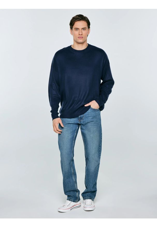 Big-Star - sweter męski granatowy stan 403. Okazja: na spotkanie biznesowe, na co dzień. Kolor: niebieski. Materiał: skóra, prążkowany. Wzór: aplikacja, ze splotem. Styl: elegancki, casual, biznesowy