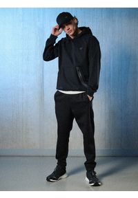 4f - 4F Bluza dresowa regular z kapturem męska - czarna XL. Okazja: na co dzień. Typ kołnierza: kaptur. Kolor: czarny. Materiał: dresówka. Długość rękawa: raglanowy rękaw. Styl: casual #2