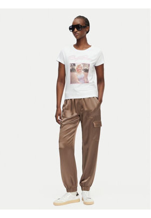 Guess Spodnie materiałowe W5GB08 WG7C0 Brązowy Slim Fit. Kolor: brązowy. Materiał: akryl