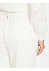 Deha Spodnie dresowe A00555 Écru Regular Fit. Materiał: bawełna