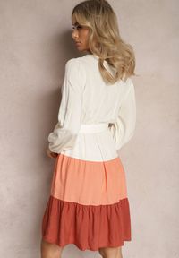 Renee - Biało-Bordowa Sukienka Mini z Paskiem i Gumką w Talii z Kopertowym Dekoltem Joxa. Kolor: biały. Typ sukienki: kopertowe. Długość: mini #5