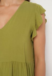 Born2be - Zielona Rozkloszowana Sukienka z Bawełny Ozdobiona Falbankami Natiriane. Okazja: na co dzień. Typ kołnierza: kołnierz z falbankami. Kolor: zielony. Materiał: bawełna. Wzór: aplikacja. Sezon: wiosna, lato. Styl: casual, elegancki #2