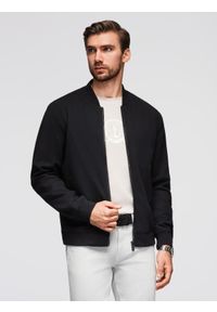 Ombre Clothing - Kurtka bomberka męska z raglanowym rękawem – czarna V1. Kolor: czarny. Materiał: materiał, skóra, tkanina, poliester, wiskoza. Długość rękawa: raglanowy rękaw. Wzór: ze splotem, aplikacja. Styl: elegancki #1