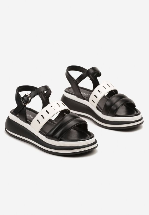 Renee - Czarno-Białe Płaskie Sandały z Ekoskóry na Grubej Podeszwie z Zapięciem na Sprzączkę Vloelie. Okazja: na co dzień. Zapięcie: sprzączka. Kolor: czarny. Sezon: lato. Styl: casual