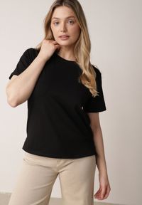 Born2be - Czarny T-shirt z Bawełny z Dłuższym Tyłem i Rozcięciami po Bokach Cordalea. Okazja: na co dzień. Kolor: czarny. Materiał: bawełna. Długość: długie. Styl: casual, elegancki #8