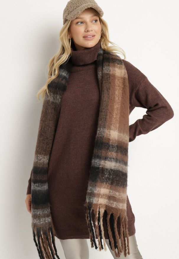 Born2be - Brązowa Sukienka Classificator. Okazja: na co dzień. Typ kołnierza: golf. Kolor: brązowy. Materiał: dzianina. Długość rękawa: długi rękaw. Sezon: zima, jesień. Typ sukienki: proste. Styl: casual