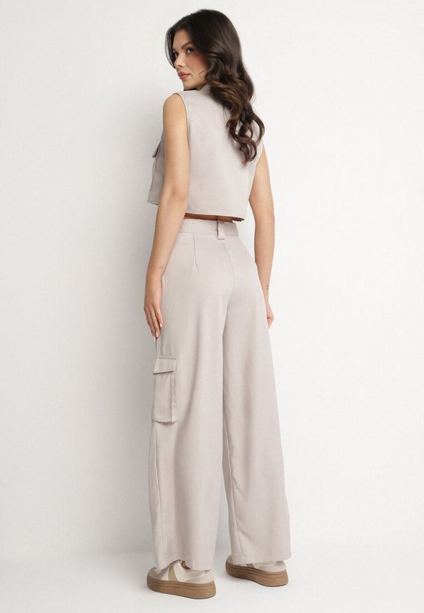 Born2be - Jasnobeżowy Komplet w Stylu Cargo Kamizelka z Kołnierzykiem i Szerokie Spodnie Zireva. Kolor: beżowy