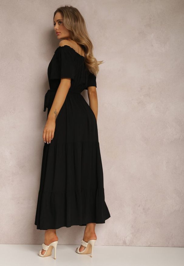 Renee - Czarna Sukienka Amiphiphae. Kolor: czarny. Materiał: materiał. Długość rękawa: krótki rękaw. Wzór: aplikacja. Długość: maxi