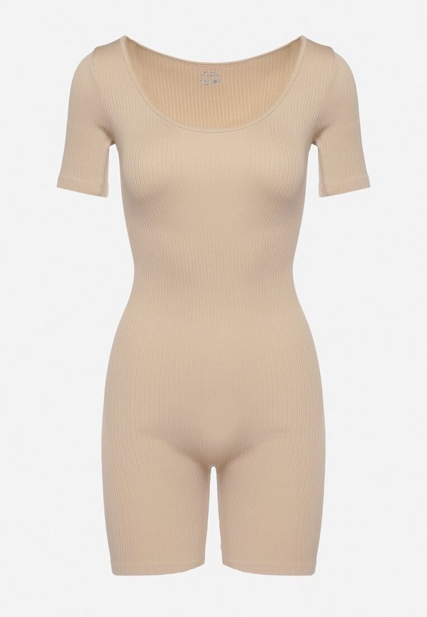 Born2be - Beżowy Prążkowany Kombinezon Bodycon z Krótkimi Nogawkami Tima. Kolor: beżowy. Materiał: prążkowany. Długość: krótkie. Sezon: lato