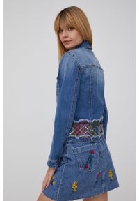 Desigual kurtka jeansowa damska przejściowa. Okazja: na co dzień. Kolor: niebieski. Materiał: jeans. Styl: casual