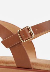 Born2be - Brązowe Minimalistyczne Sandały VICES na Płaskiej Podeszwie z Bieżnikiem Tailisha. Okazja: na spacer. Zapięcie: pasek. Kolor: brązowy. Materiał: jeans, len. Sezon: lato. Obcas: na płaskiej podeszwie #2