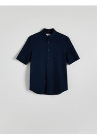 Reserved - Koszula regular fit - granatowy. Kolor: niebieski. Materiał: bawełna, wiskoza