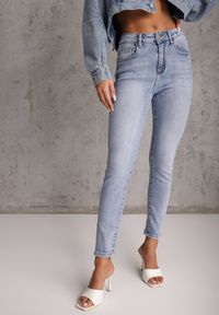 Renee - Niebieskie Jeansy Typu Skinny z Bawełny Nevitaes. Okazja: na co dzień. Stan: podwyższony. Kolor: niebieski. Długość: krótkie. Styl: casual #7