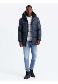 Ombre Clothing - Męska długa kurtka puffer z zapinanymi kieszeniami – granatowa V3 OM-JALJ-0186 - XL. Kolor: niebieski. Materiał: poliester, syntetyk, nylon, materiał, polar. Długość: długie. Wzór: aplikacja #4