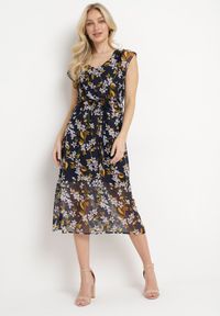 Born2be - Granatowa Sukienka Gobney. Kolor: niebieski. Materiał: tkanina, wiskoza, materiał. Długość rękawa: krótki rękaw. Wzór: kwiaty. Długość: midi #1