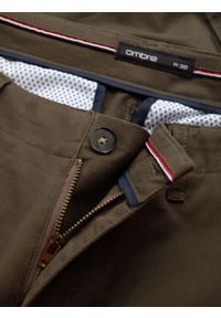 Ombre Clothing - Jednokolorowe szorty męskie z kieszeniami cargo – ciemnooliwkowe V2 - Rozmiar: S. Okazja: na co dzień. Kolor: oliwkowy. Materiał: bawełna, elastan, poliester, materiał. Długość: krótkie. Wzór: gładki, aplikacja, haft, jednolity. Sezon: lato. Styl: wakacyjny, casual #9