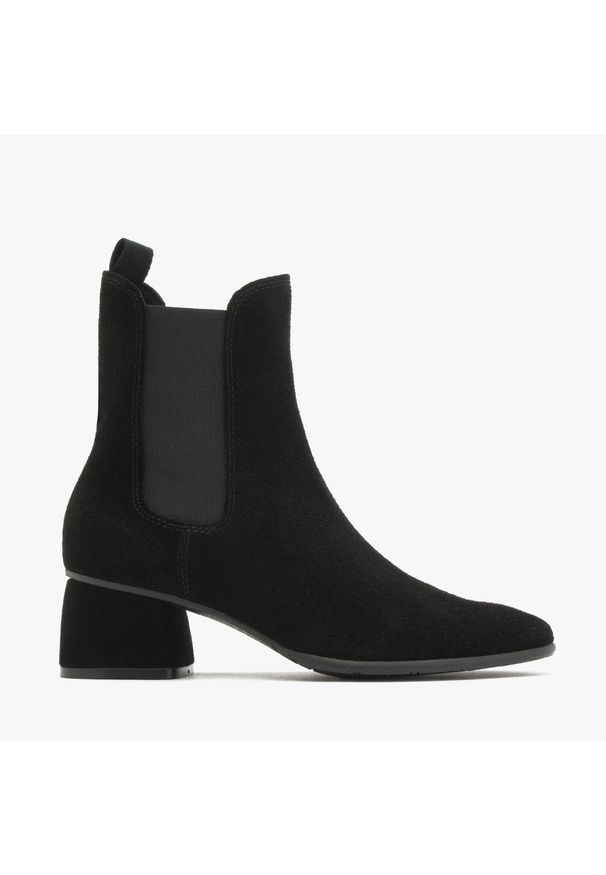 Ryłko - Czarne botki na niskim obcasie VALIA. Nosek buta: okrągły. Kolor: czarny. Materiał: welur. Szerokość cholewki: normalna. Obcas: na obcasie. Styl: street. Wysokość obcasa: niski