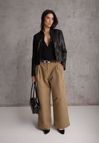 Renee - Czarna Kurtka w Stylu Gładkiej Ramoneski z Dekoltem Crew Neck Issanore. Okazja: na co dzień. Kolor: czarny. Materiał: poliester, skóra. Wzór: gładki. Styl: casual, klasyczny #6