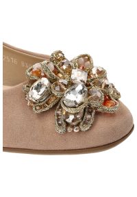 Beżowe Sandały Armodo Eleganckie Obuwie Damskie. Okazja: na ślub cywilny, na co dzień, na imprezę, na wesele. Zapięcie: pasek. Kolor: beżowy. Materiał: skóra, welur. Wzór: paski, aplikacja. Styl: elegancki #4