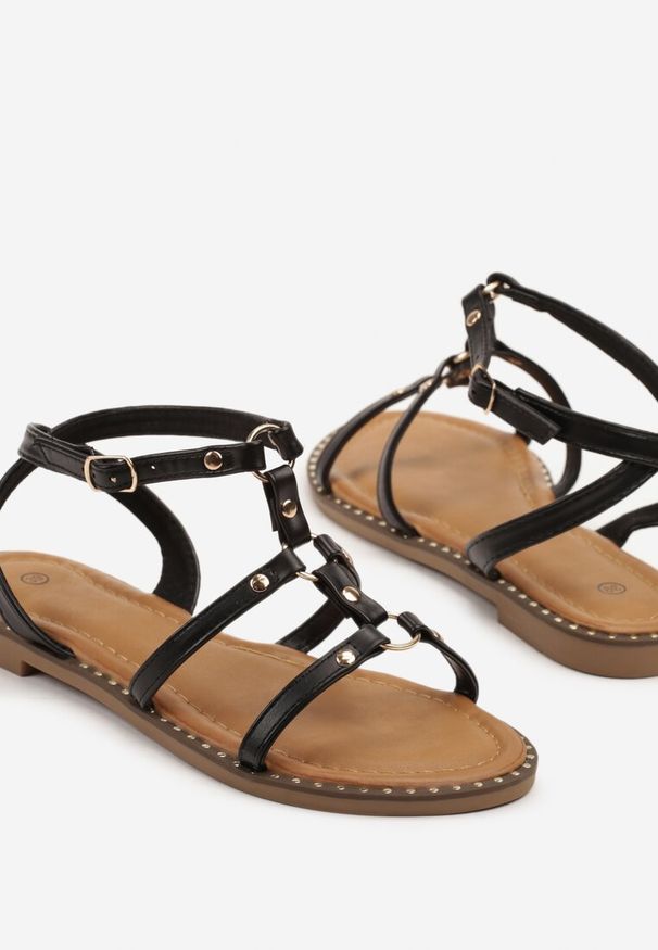 Renee - Czarne Sandały Rzymianki Ozdobione Nitami Vevella. Kolor: czarny. Wzór: aplikacja. Sezon: lato. Styl: elegancki