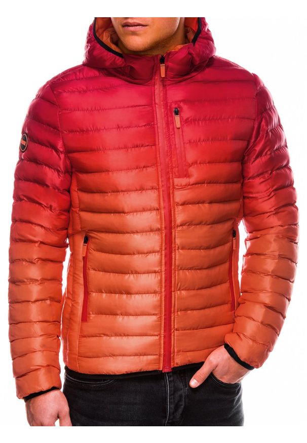 Czerwona kurtka Ombre Clothing na wiosnę