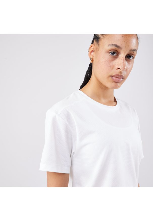 ARTENGO - Koszulka tenisowa krótki rękaw damska Artengo Crop Top DRY. Kolor: biały. Materiał: materiał, elastan, poliester. Długość rękawa: krótki rękaw. Długość: krótkie. Sport: tenis