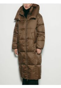 Reserved - Puchowy płaszcz z kapturem - brązowy. Typ kołnierza: kaptur. Kolor: brązowy. Materiał: puch