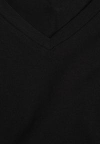 Born2be - Czarny T-shirt Bawełniany o Klasycznym Fasonie Iridessae. Okazja: na co dzień. Typ kołnierza: dekolt w łódkę. Kolor: czarny. Materiał: bawełna. Styl: klasyczny #7