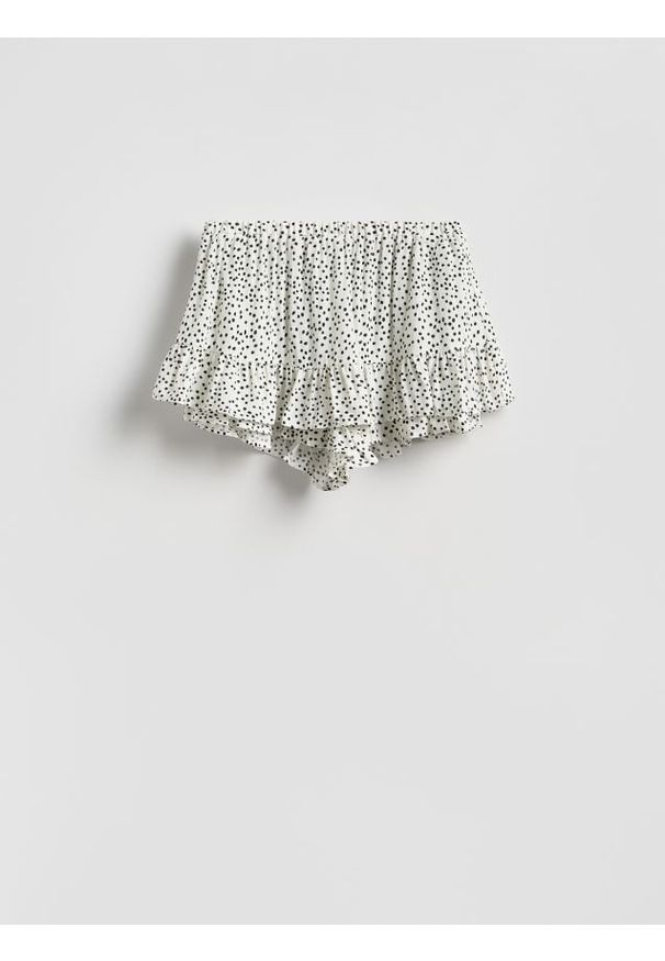 Reserved - Szorty w groszki - złamana biel. Materiał: wiskoza. Wzór: grochy