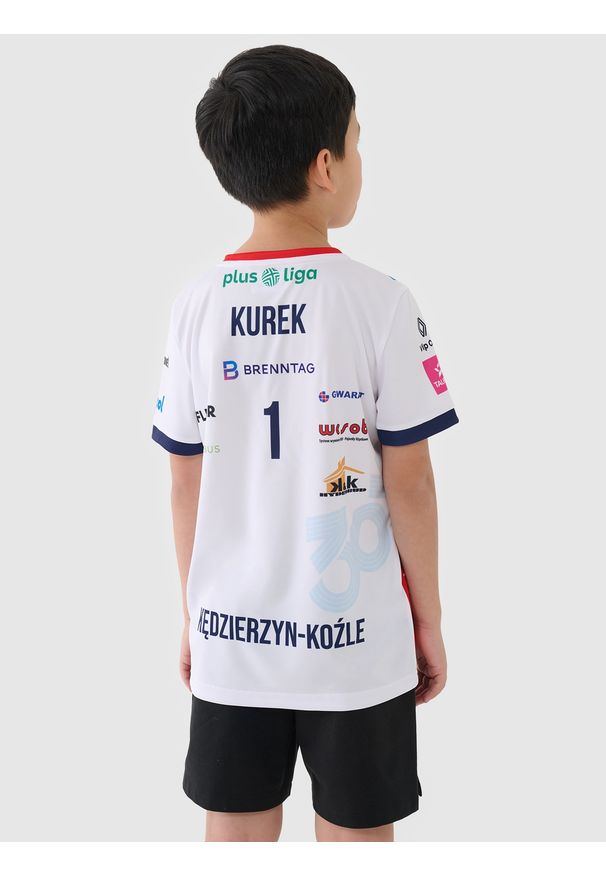 4f - 4F Koszulka meczowa replika domowa z sezonu 2024/2025 dziecięca 4F x Zaksa Kędzierzyn-Koźle - Kurek - multikolor 110/116. Okazja: do domu. Typ kołnierza: dekolt w serek. Kolor: wielokolorowy. Materiał: dzianina, włókno, materiał, syntetyk. Wzór: gładki, nadruk, ze splotem. Sezon: lato. Styl: klasyczny, sportowy