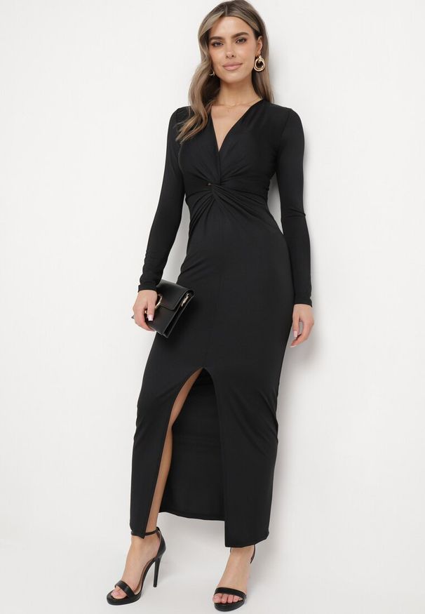 Born2be - Czarna Sukienka Koktajlowa z Ozdobnym Supełkiem i Rozcięciem Tefeti. Okazja: na imprezę. Typ kołnierza: dekolt w kształcie V. Kolor: czarny. Typ sukienki: dopasowane. Styl: wizytowy