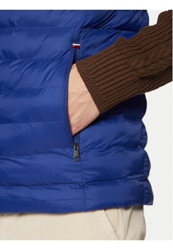 TOMMY HILFIGER - Tommy Hilfiger Kamizelka MW0MW37677 Niebieski Regular Fit. Kolor: niebieski. Materiał: syntetyk
