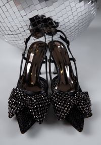 Renee - Czarne Sandały Siateczkowe Vices na Szpilce Zdobione Kokardą i Cekinami Reandra. Okazja: na studniówkę. Nosek buta: szpiczasty. Zapięcie: pasek. Kolor: czarny. Wzór: aplikacja. Obcas: na szpilce. Styl: glamour, klasyczny, elegancki #7