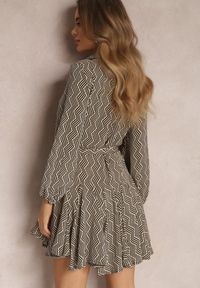 Renee - Beżowa Sukienka Koszulowa Lelli. Okazja: na co dzień, na randkę, na imprezę. Kolor: beżowy. Materiał: materiał. Wzór: geometria, aplikacja, nadruk. Typ sukienki: koszulowe. Styl: casual. Długość: mini