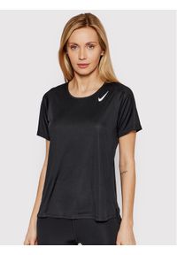 Nike Koszulka techniczna Race DD5927 Czarny Slim Fit. Kolor: czarny. Materiał: syntetyk #1