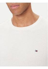 TOMMY HILFIGER - Tommy Hilfiger Sweter Essential MW0MW36347 Écru Regular Fit. Materiał: bawełna