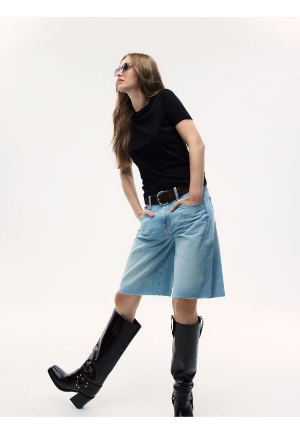 Reserved - T-shirt regular - czarny. Kolor: czarny. Materiał: dzianina, bawełna