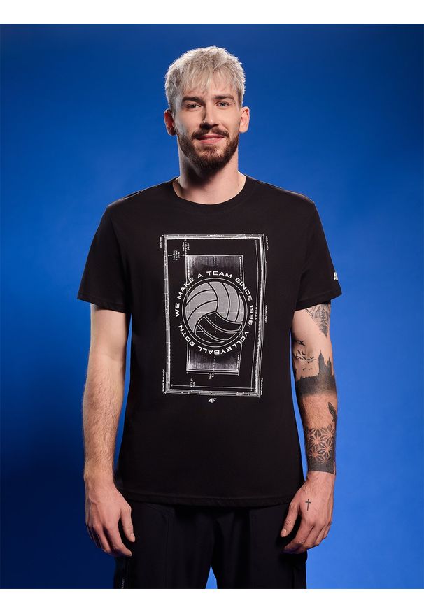 4f - 4F T-shirt regular z nadrukiem siatkarskim męski - czarny S. Okazja: do domu, na co dzień. Kolor: czarny. Materiał: jersey, materiał, bawełna. Wzór: nadruk. Styl: casual, sportowy, klasyczny