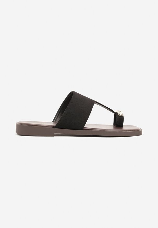 Born2be - Czarne Klapki Vices w Stylu Japonek Ozdobione Metaliczną Aplikacją Arsenlia. Okazja: na co dzień. Kolor: czarny. Wzór: aplikacja. Sezon: lato. Styl: casual, klasyczny, elegancki