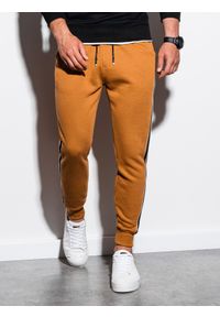 Ombre Clothing - Spodnie męskie dresowe joggery P898 - camel - XL. Materiał: dresówka. Wzór: gładki. Styl: elegancki #5