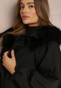 Renee - Czarna Kurtka Parka Oversize z Futerkiem Horelle. Kolor: czarny. Materiał: futro. Długość rękawa: długi rękaw. Długość: długie. Wzór: aplikacja, gładki, jednolity. Sezon: zima, jesień. Styl: klasyczny #5