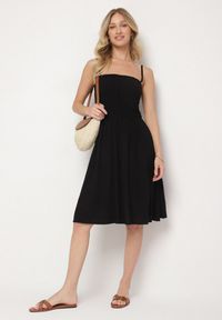 Born2be - Czarna Wiskozowa Sukienka Rozkloszowana na Ramiączkach Fillanta. Okazja: na imprezę, na co dzień. Typ kołnierza: dekolt w serek. Kolor: czarny. Materiał: wiskoza. Długość rękawa: na ramiączkach. Sezon: lato. Typ sukienki: proste. Styl: klasyczny, casual, elegancki #5