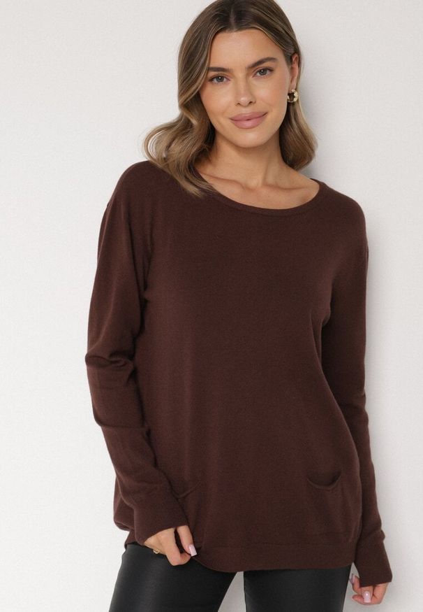 Born2be - Brązowy Sweter z Kaszmirem i Ozdobnymi Kieszeniami Sanarea. Okazja: na spacer, na co dzień. Kolor: brązowy. Materiał: kaszmir. Długość rękawa: długi rękaw. Długość: długie. Styl: klasyczny, casual, elegancki